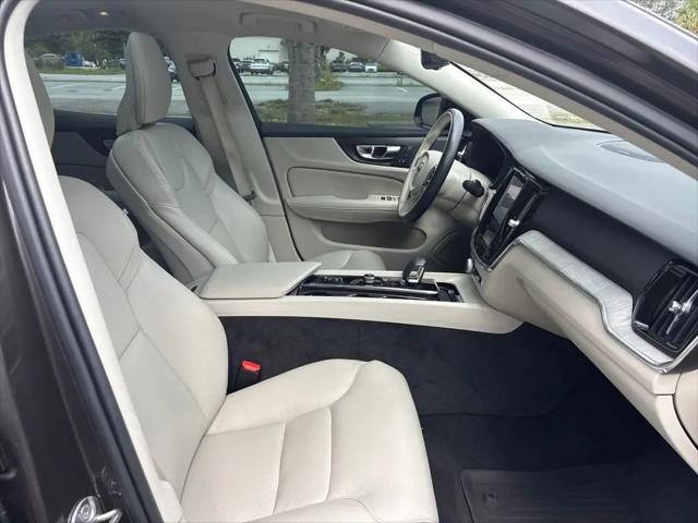 2024 Volvo S60 B5 Plus Dark Theme