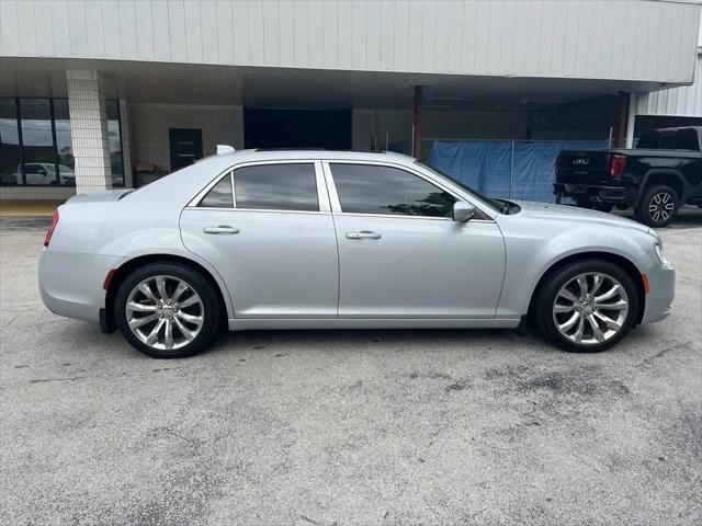 2019 Chrysler 300 Touring L