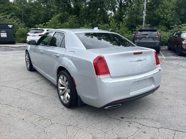 2019 Chrysler 300 Touring L