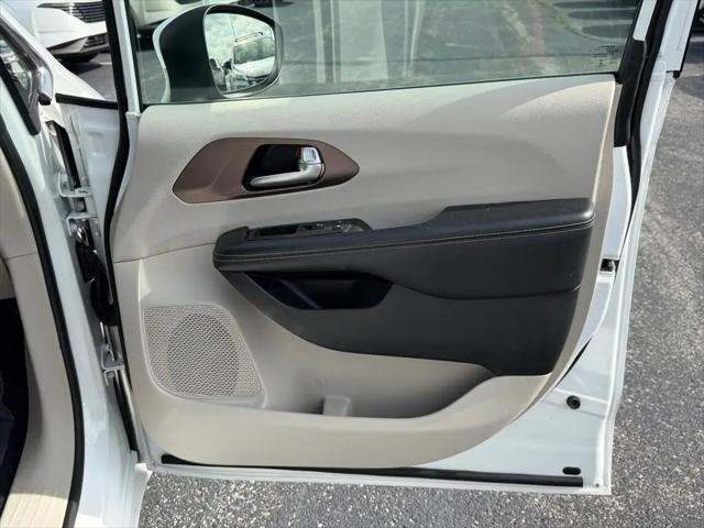 2020 Chrysler Voyager LXI