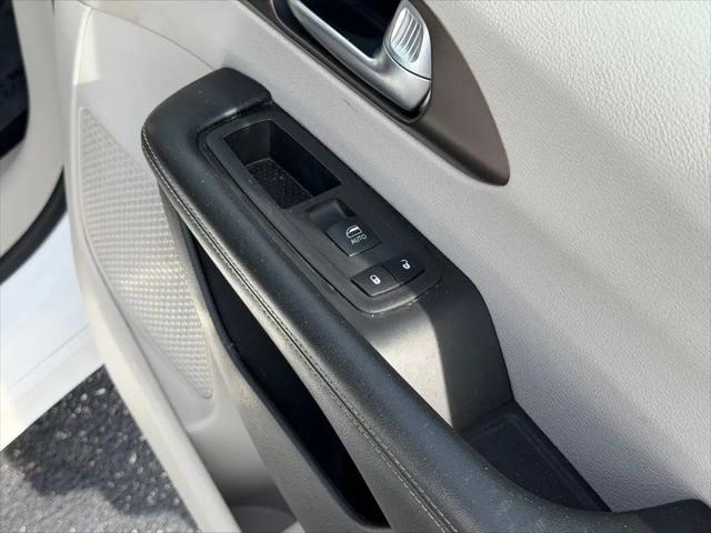2020 Chrysler Voyager LXI