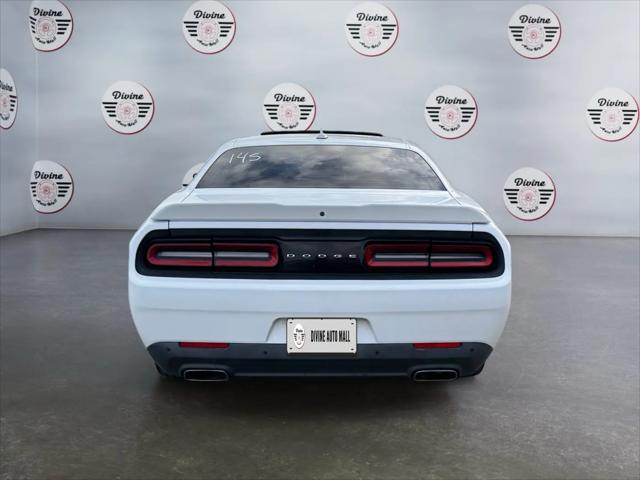 2016 Dodge Challenger SXT Plus