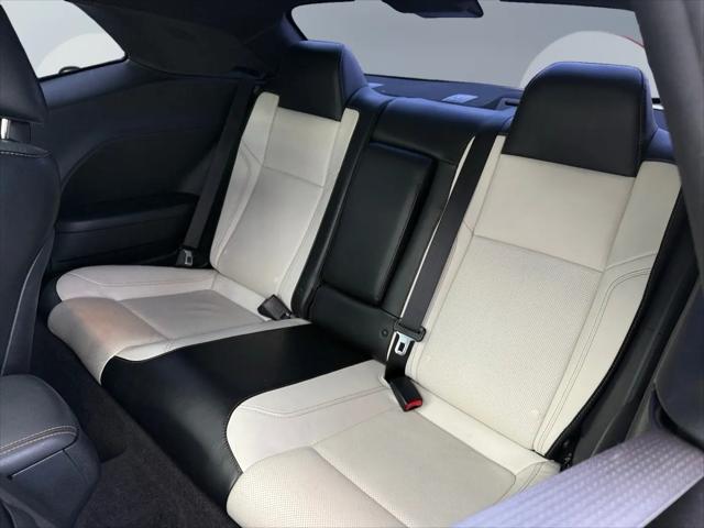 2016 Dodge Challenger SXT Plus