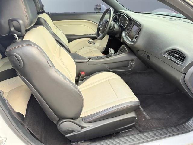 2016 Dodge Challenger SXT Plus