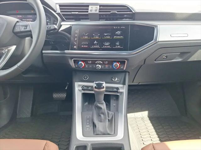 2025 Audi Q3 Premium 45 TFSI S line quattro Tiptronic