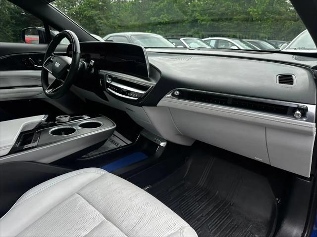 2024 Cadillac iQ Sport w/1SK