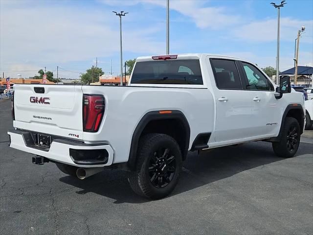 2025 GMC Sierra 2500HD 4WD Crew Cab Standard Bed AT4