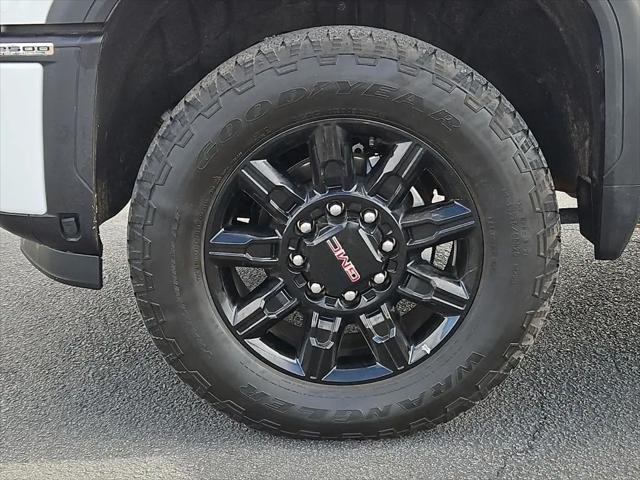 2025 GMC Sierra 2500HD 4WD Crew Cab Standard Bed AT4