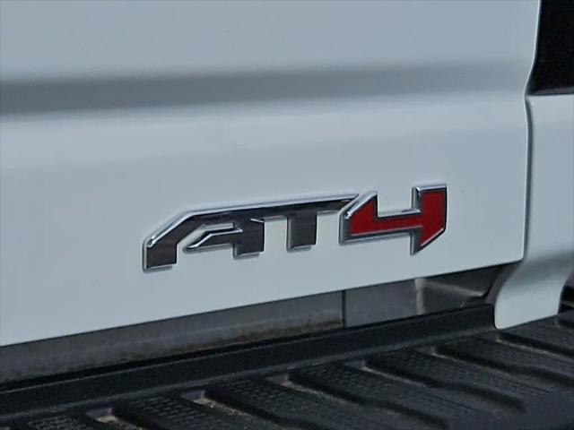 2025 GMC Sierra 2500HD 4WD Crew Cab Standard Bed AT4