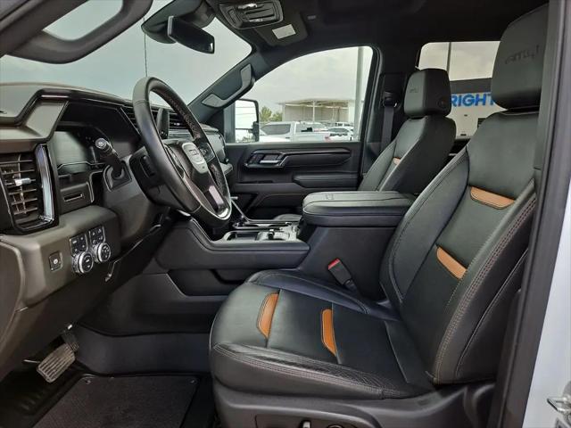 2025 GMC Sierra 2500HD 4WD Crew Cab Standard Bed AT4