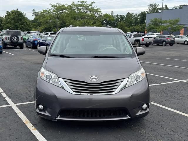 2014 Toyota Sienna XLE V6 8 Passenger