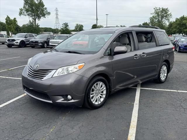 2014 Toyota Sienna XLE V6 8 Passenger