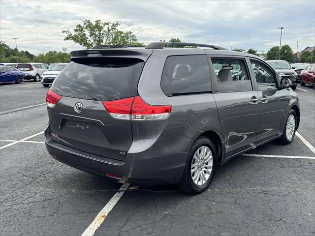 2014 Toyota Sienna XLE V6 8 Passenger