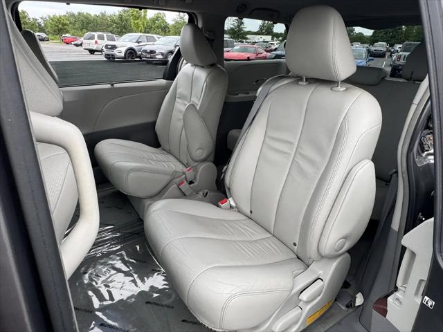 2014 Toyota Sienna XLE V6 8 Passenger