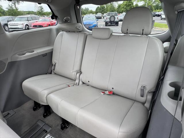 2014 Toyota Sienna XLE V6 8 Passenger