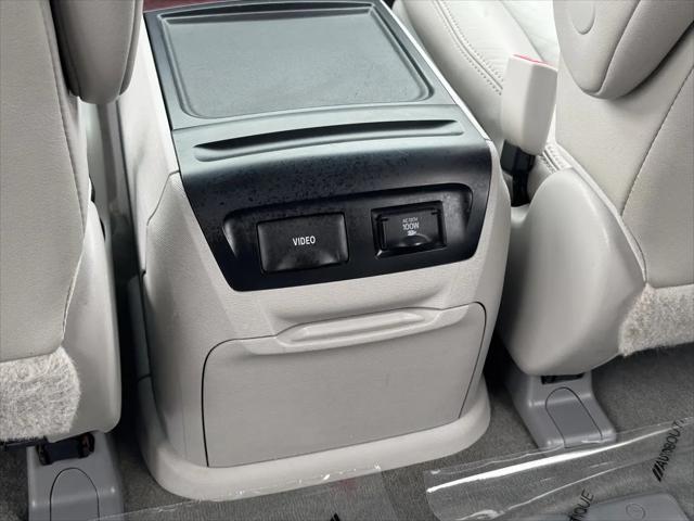 2014 Toyota Sienna XLE V6 8 Passenger