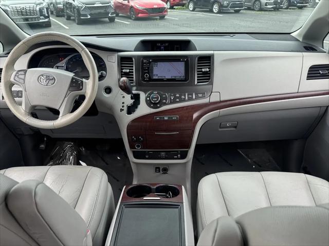 2014 Toyota Sienna XLE V6 8 Passenger