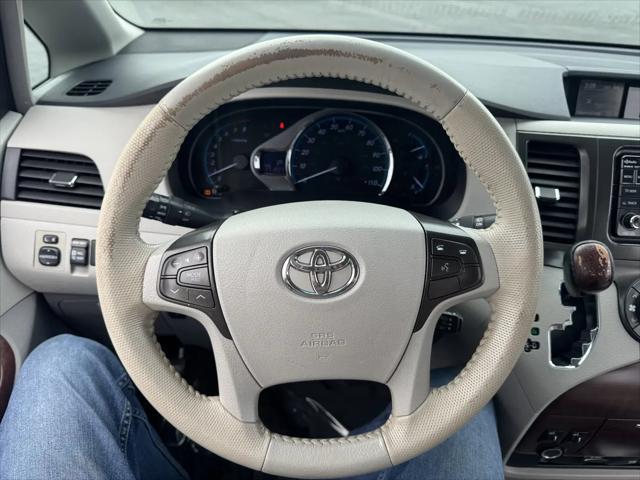 2014 Toyota Sienna XLE V6 8 Passenger