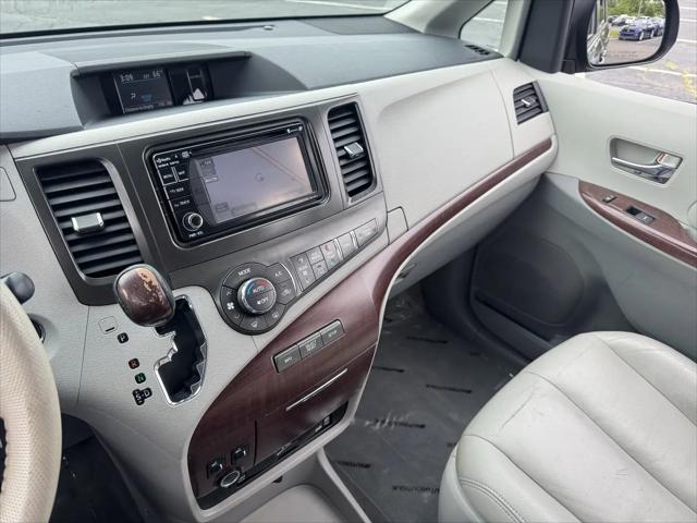 2014 Toyota Sienna XLE V6 8 Passenger