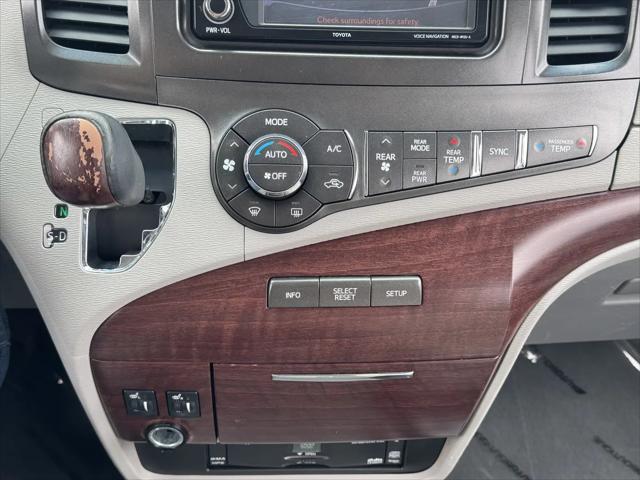 2014 Toyota Sienna XLE V6 8 Passenger