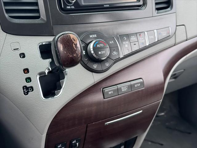 2014 Toyota Sienna XLE V6 8 Passenger