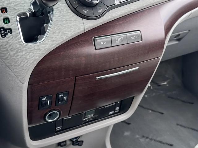 2014 Toyota Sienna XLE V6 8 Passenger