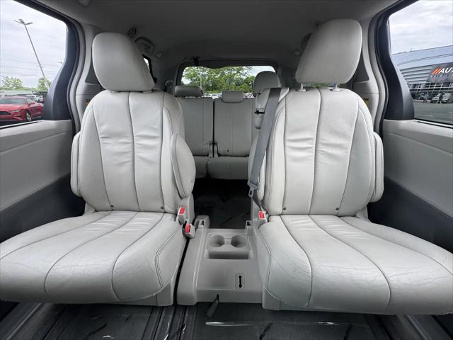 2014 Toyota Sienna XLE V6 8 Passenger