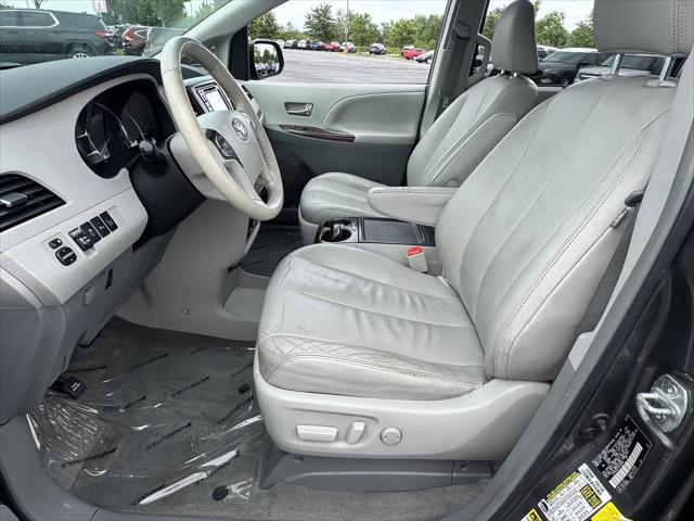 2014 Toyota Sienna XLE V6 8 Passenger