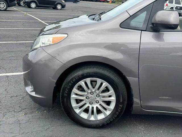 2014 Toyota Sienna XLE V6 8 Passenger