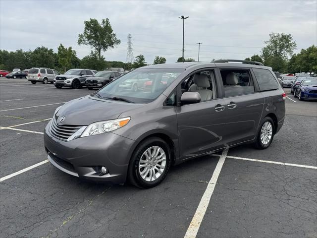 2014 Toyota Sienna XLE V6 8 Passenger