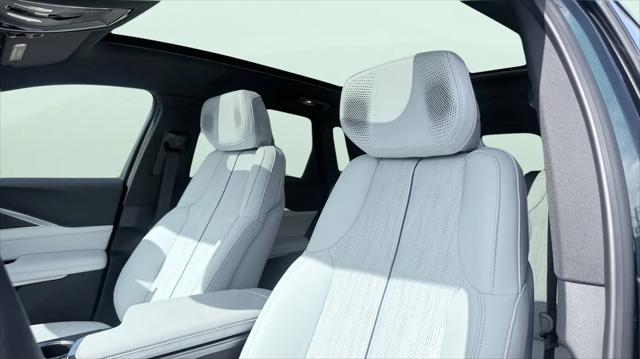 2024 Cadillac iQ Luxury w/1SE