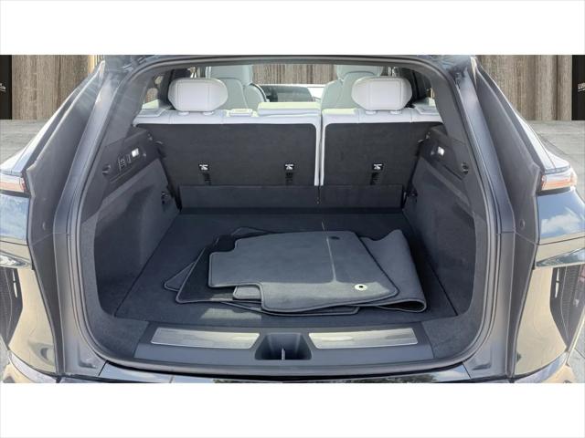 2024 Cadillac iQ Luxury w/1SE