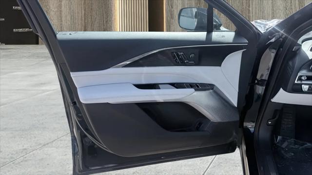 2024 Cadillac iQ Luxury w/1SE