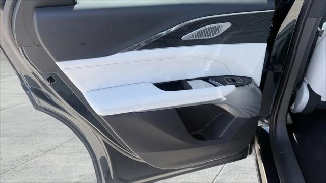 2024 Cadillac iQ Luxury w/1SE