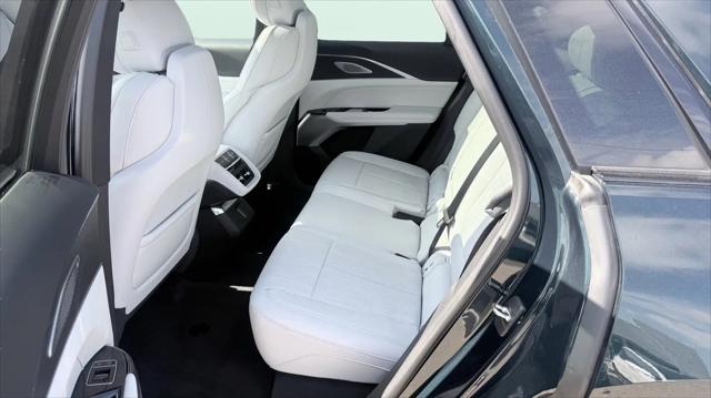 2024 Cadillac iQ Luxury w/1SE