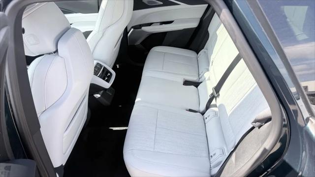 2024 Cadillac iQ Luxury w/1SE