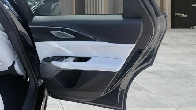 2024 Cadillac iQ Luxury w/1SE