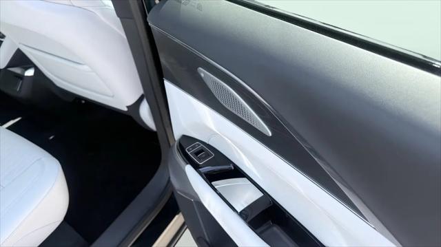 2024 Cadillac iQ Luxury w/1SE