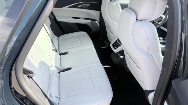 2024 Cadillac iQ Luxury w/1SE