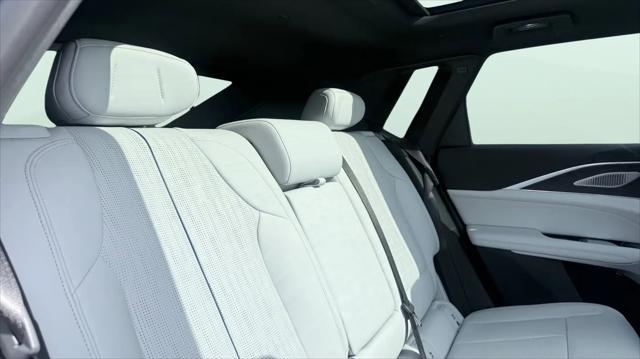 2024 Cadillac iQ Luxury w/1SE