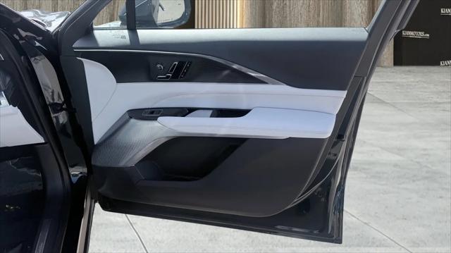 2024 Cadillac iQ Luxury w/1SE