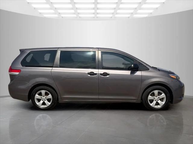 2014 Toyota Sienna L V6 7 Passenger