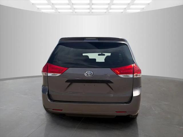 2014 Toyota Sienna L V6 7 Passenger