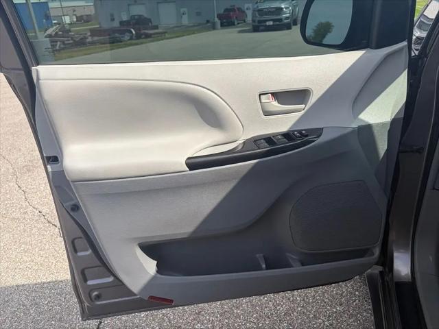 2014 Toyota Sienna L V6 7 Passenger