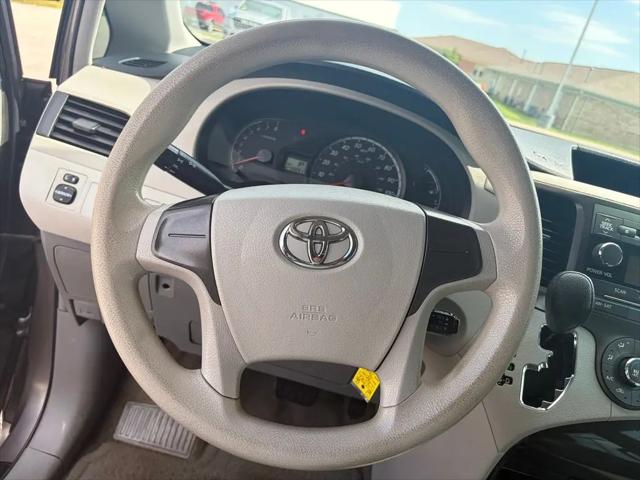 2014 Toyota Sienna L V6 7 Passenger