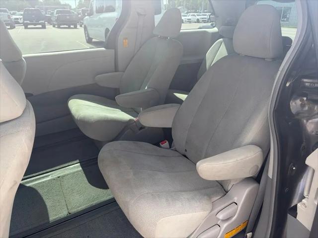 2014 Toyota Sienna L V6 7 Passenger
