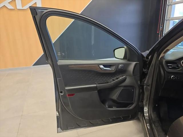 2020 Ford Escape Titanium Hybrid