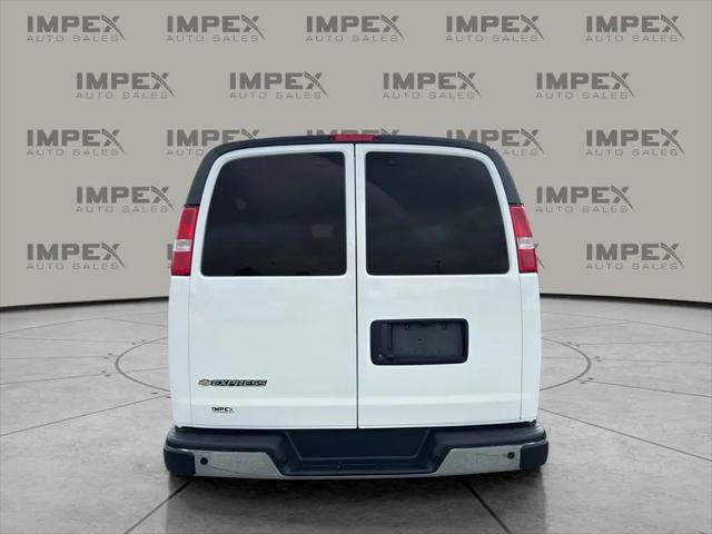 2025 Chevrolet Express Passenger RWD 3500 Extended Wheelbase LT