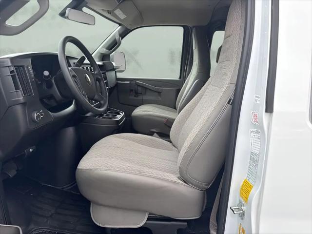 2025 Chevrolet Express Passenger RWD 3500 Extended Wheelbase LT