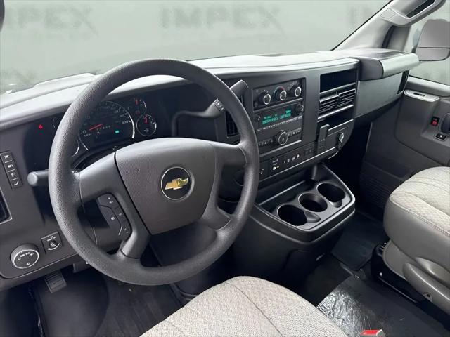 2025 Chevrolet Express Passenger RWD 3500 Extended Wheelbase LT